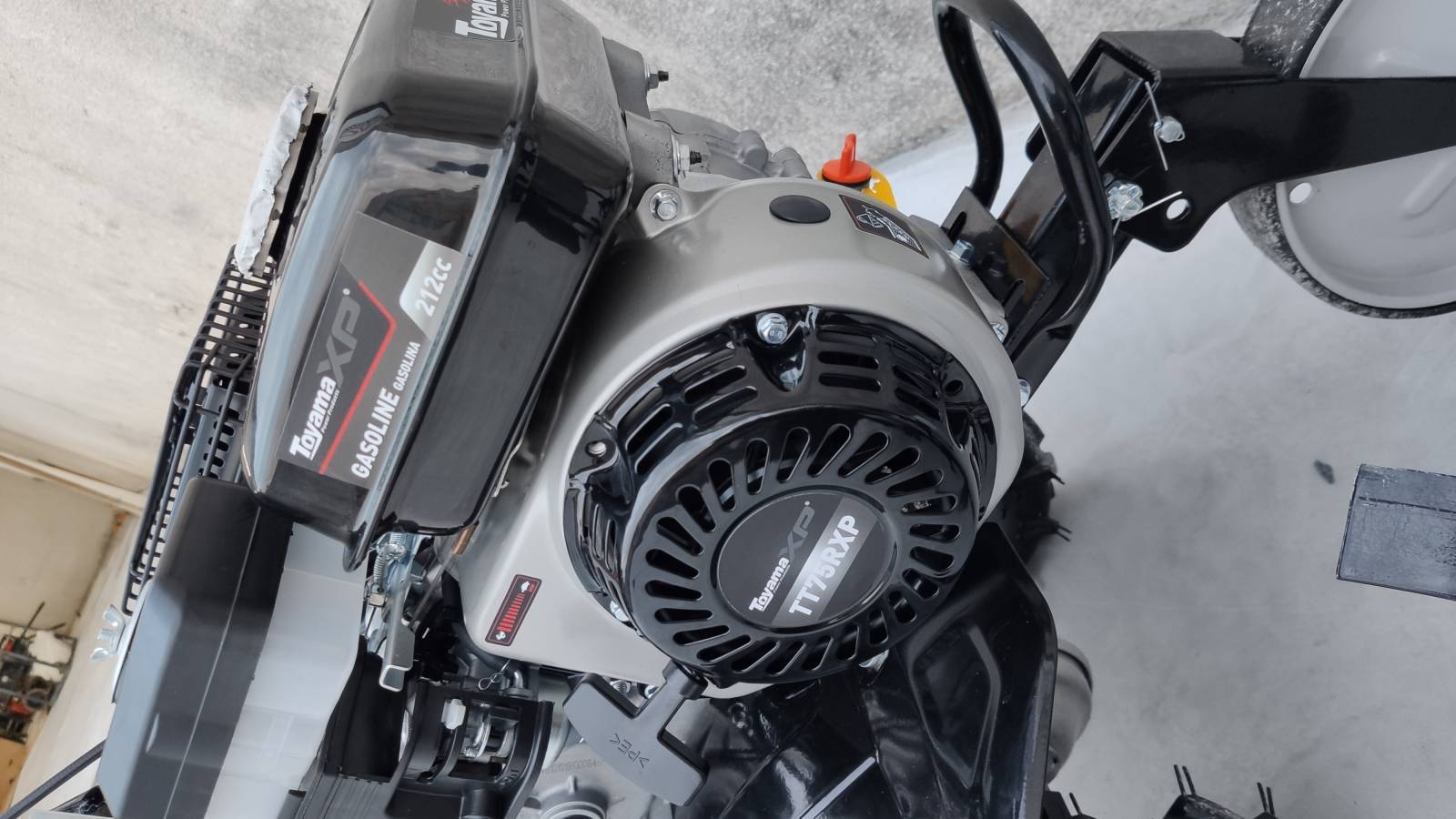 Motocultivador à Gasolina 7,0Hp Toyama TT75R-XP c/acessórios 