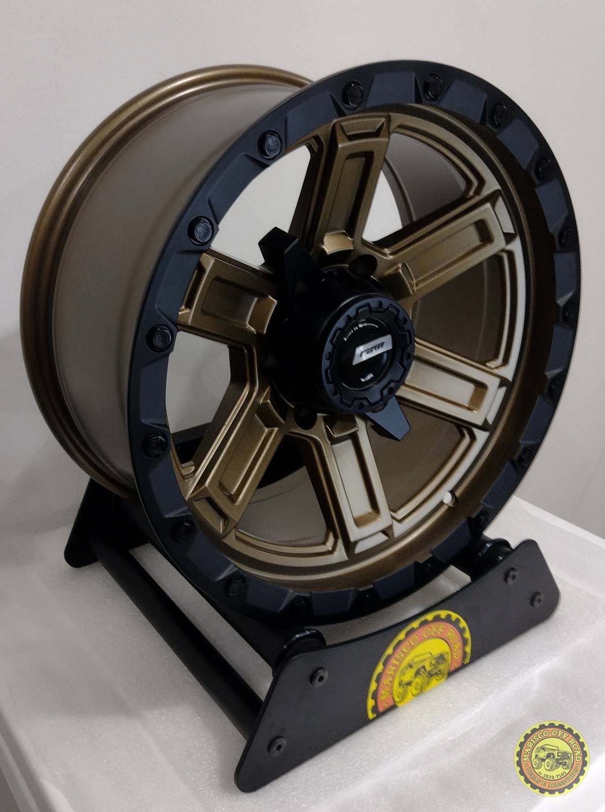 Roda 17x8,5 RAW, furação 6x139,7, off set -10 - TROLLER e