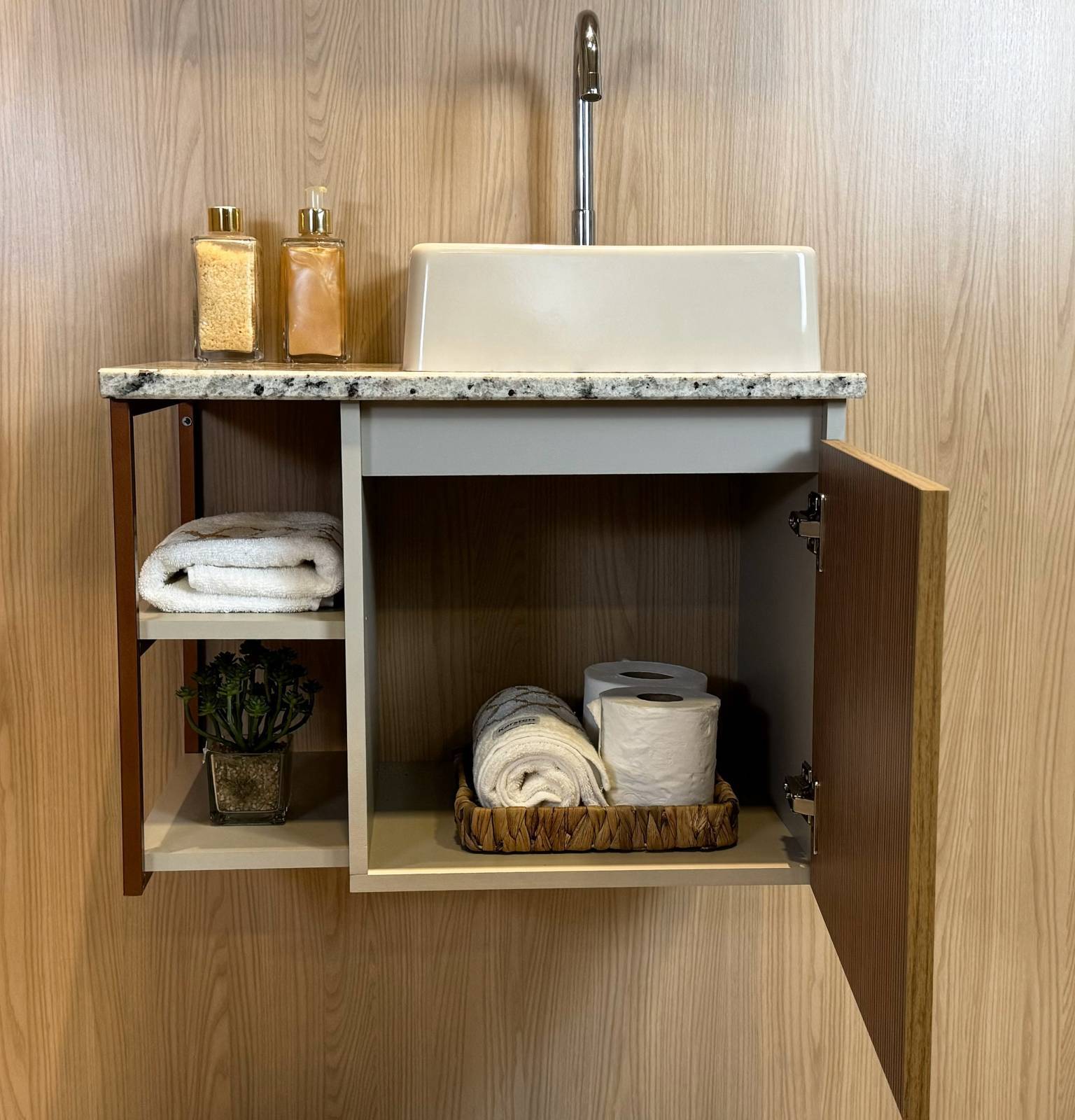 Conjunto Gabinete com Espelheira Gaam 60cm Tisza Suspenso Tinto