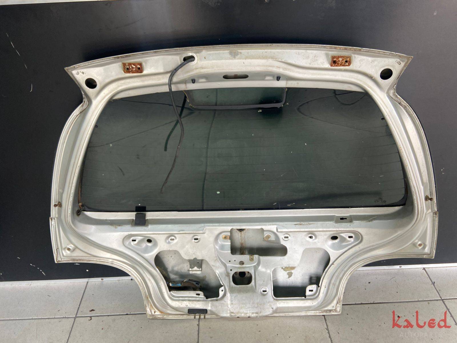 Tampa porta malas com vidro Ford Ka 1997 a 2003