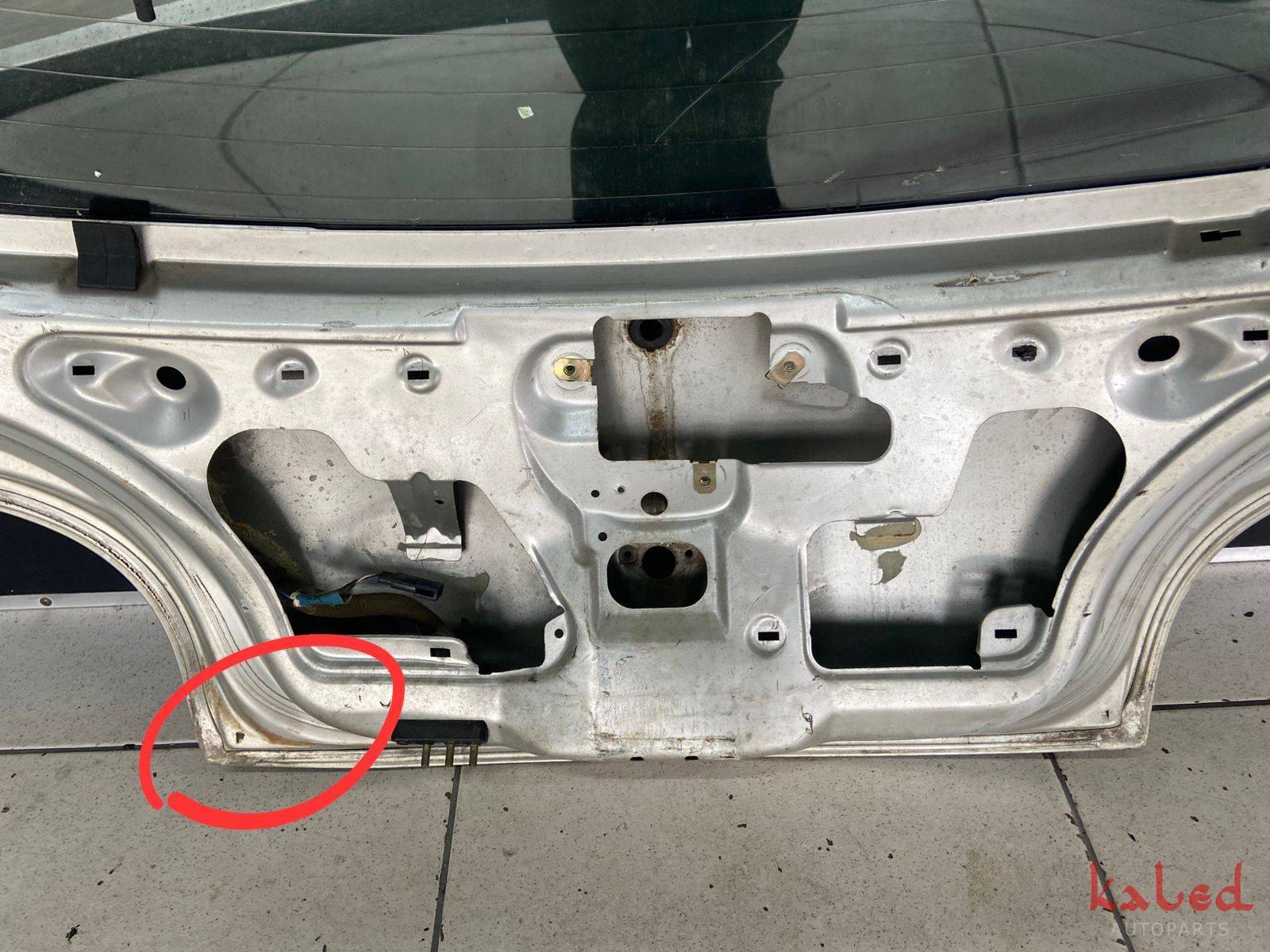 Tampa porta malas com vidro Ford Ka 1997 a 2003