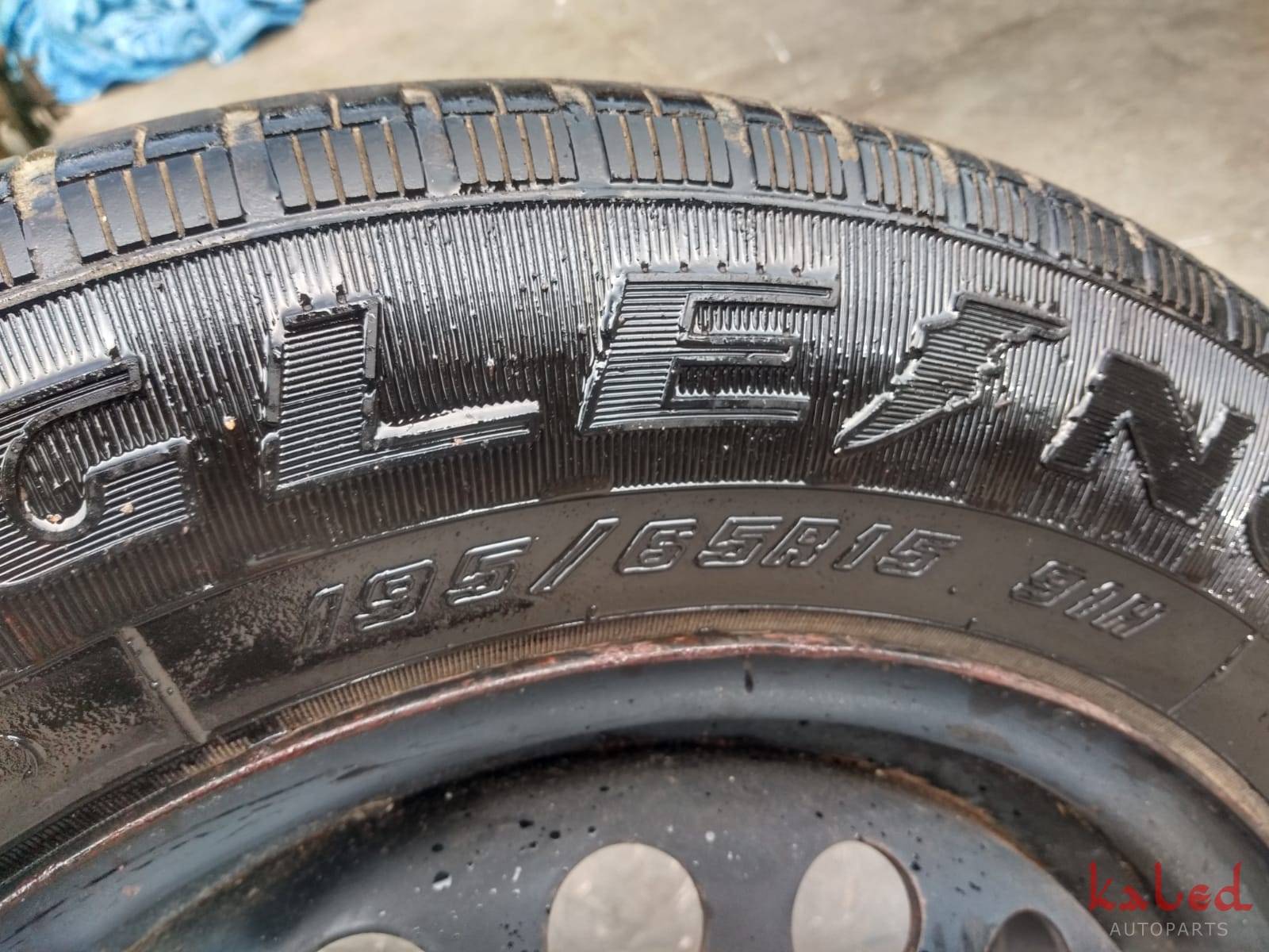 Roda de ferro aro 15 c/pneu meia vida  - Kaled Auto Parts