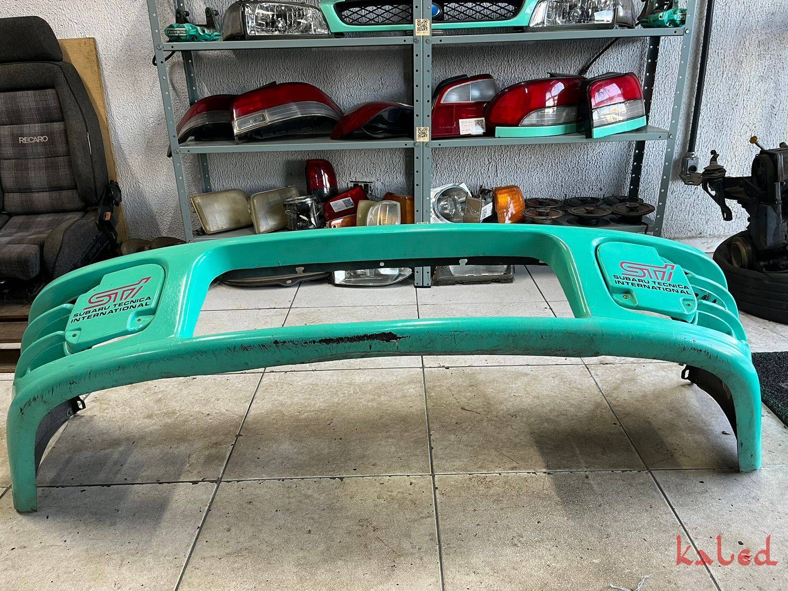 Parachoque dianteiro original de plastico Subaru Impreza GT STi 93