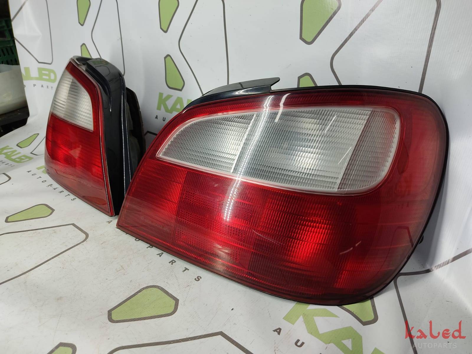 Par de lanternas originais para Subaru Impreza WRX. - Kaled Auto Parts
