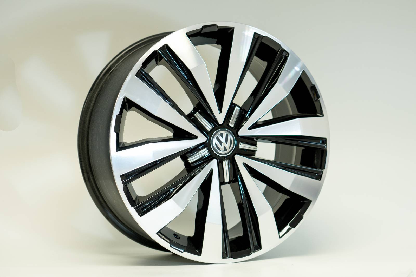 RODA R87 VW AMAROK ARO 20 PRETO DIAMANTADO